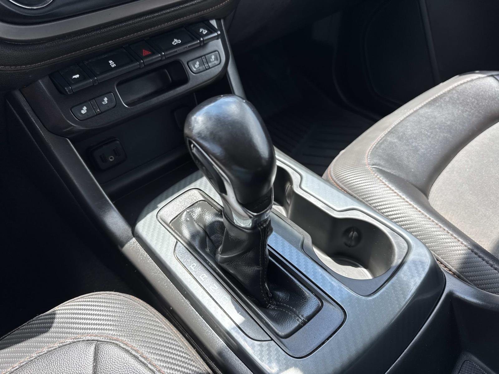 Used 2022 Desert Sand Metallic GMC 4WD AT4 w/Cloth image 26