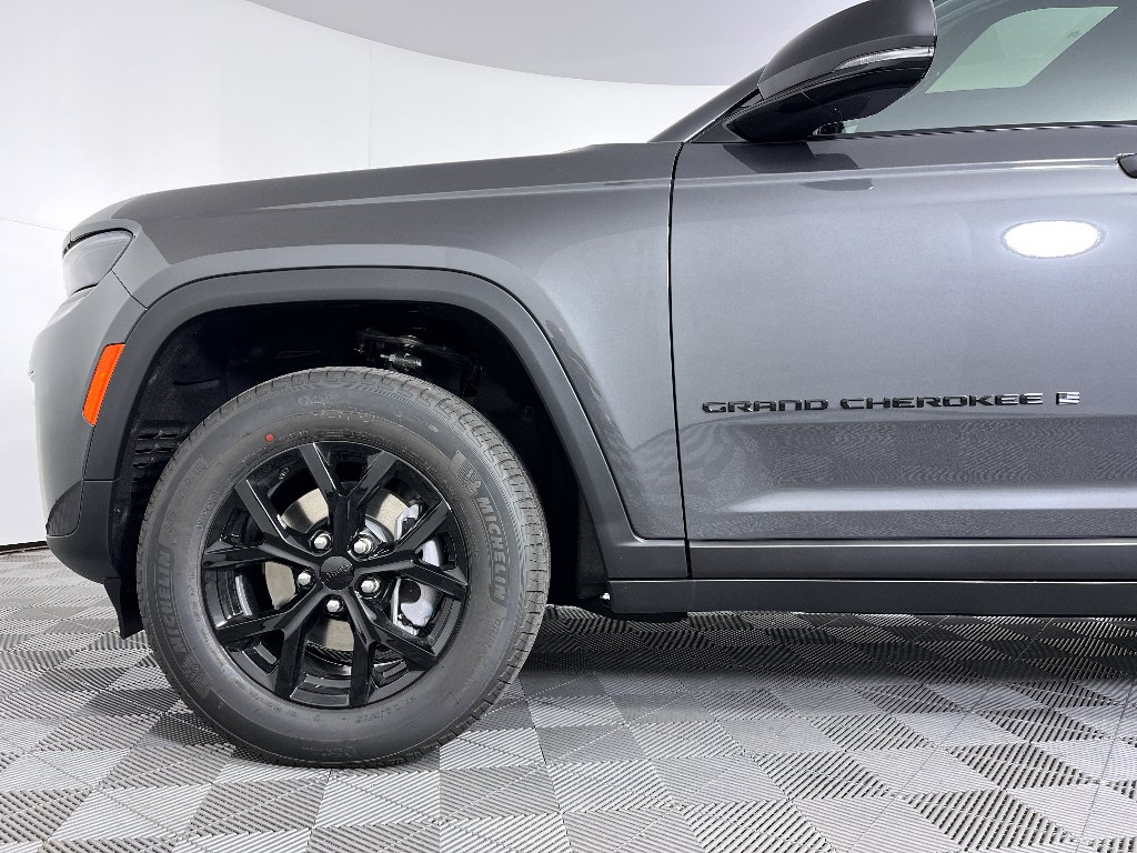 New 2026 Baltic Gray Metallic Clear-Coat Exterior Paint Jeep Laredo Altitude image 23