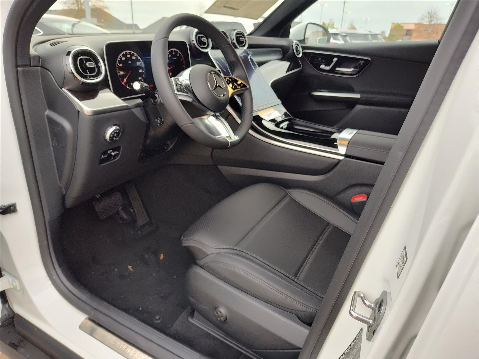New 2026 Polar White Mercedes-Benz GLC 300 image 2