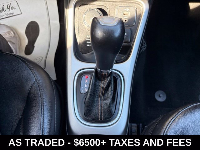 Used 2018 Silver Jeep Latitude image 23