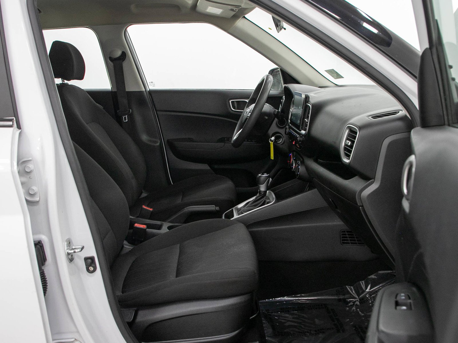 Used 2021 White Hyundai SE IVT image 12