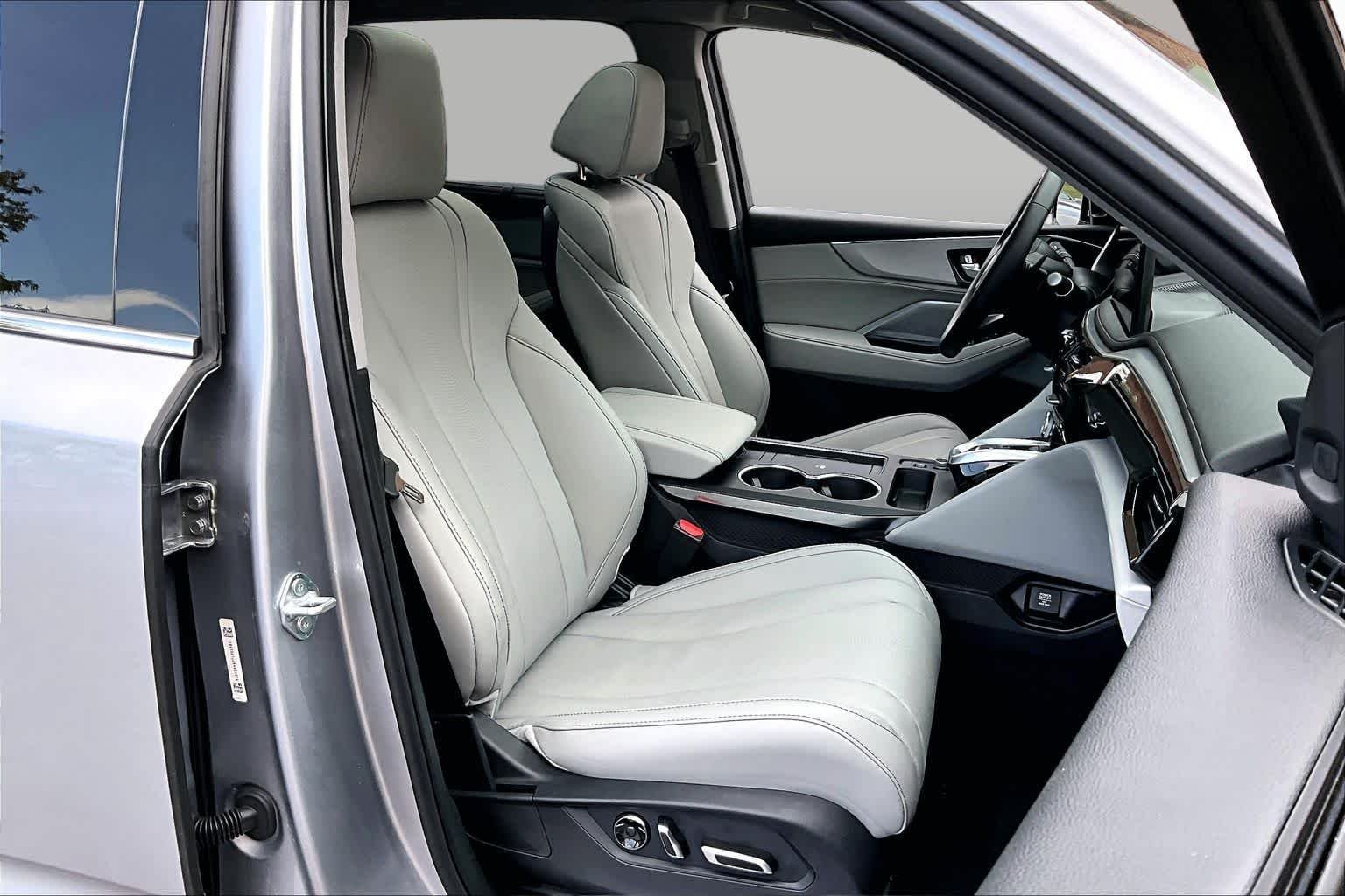 Used 2026 Solar Silver Metallic Acura w/Technology Package image 9