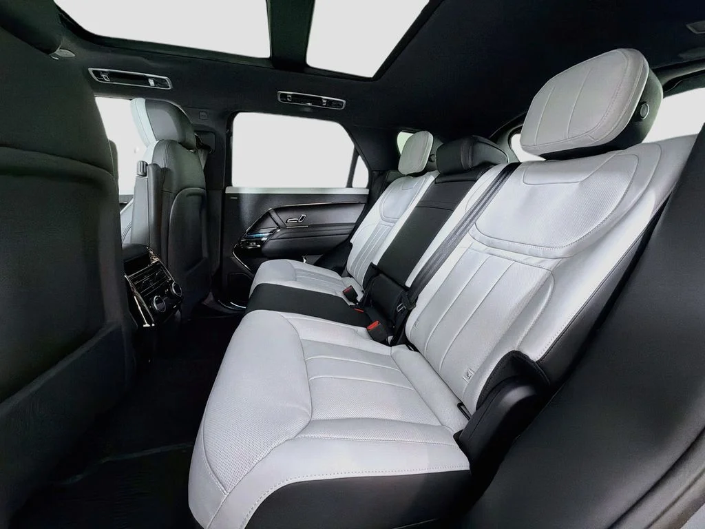 New 2027 Santorini Black Land Rover Dynamic SE image 26