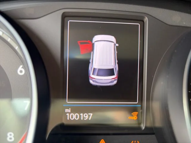 Used 2018  Volkswagen SEL image 17