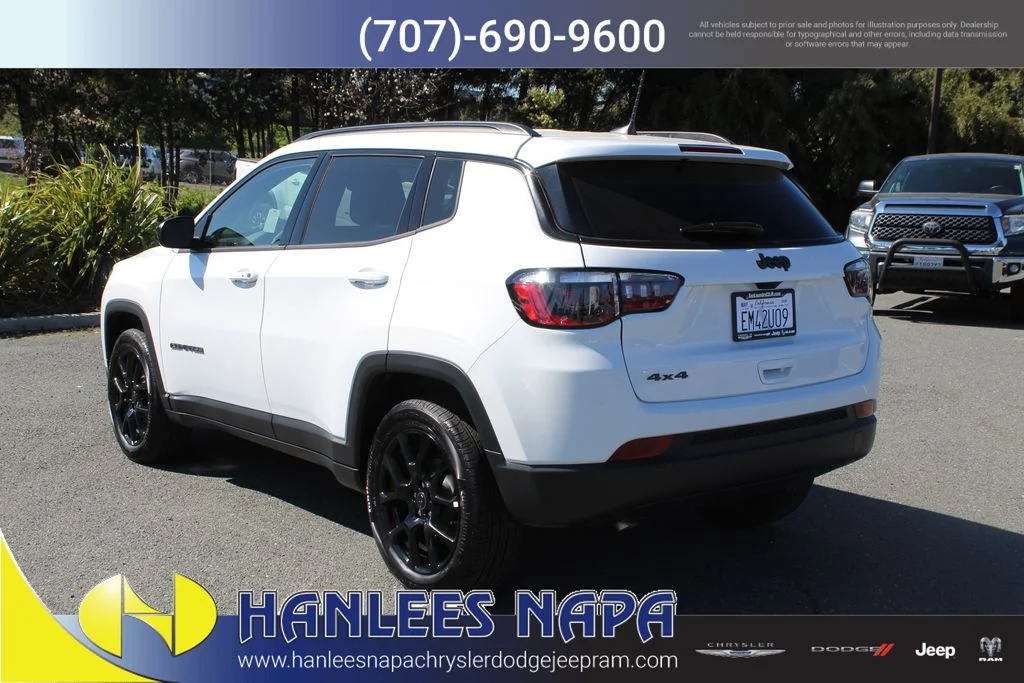Used 2026 White Jeep Latitude image 9
