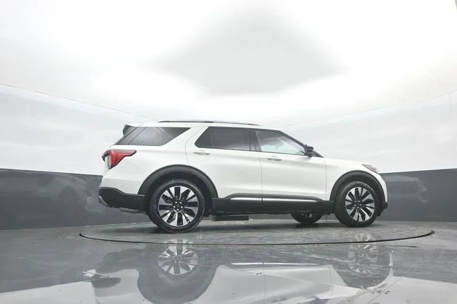 New 2026 Star White Metallic Tri-Coat Ford Platinum™ image 35