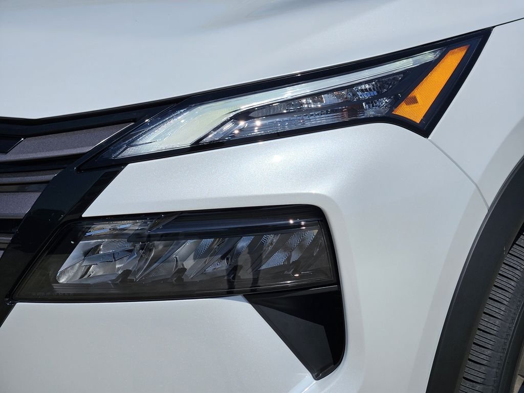 New 2026 Everest White Pearl TriCoat Nissan SV image 8