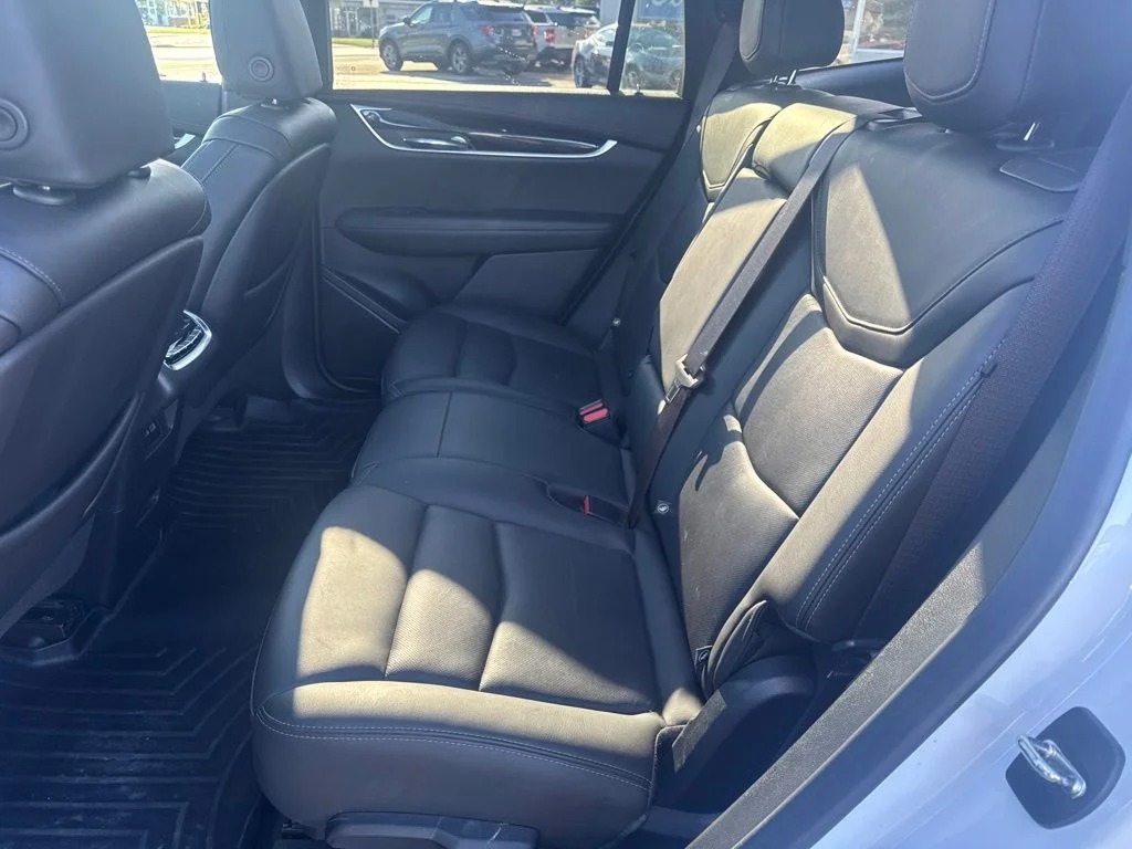 Used 2021 Crystal White Tri-Coat Cadillac Premium Luxury image 29