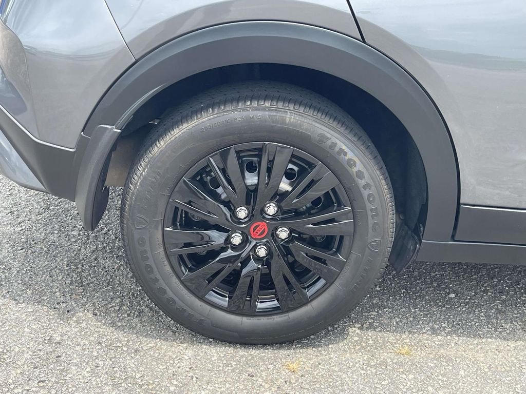 Used 2023 Gray Nissan S image 7