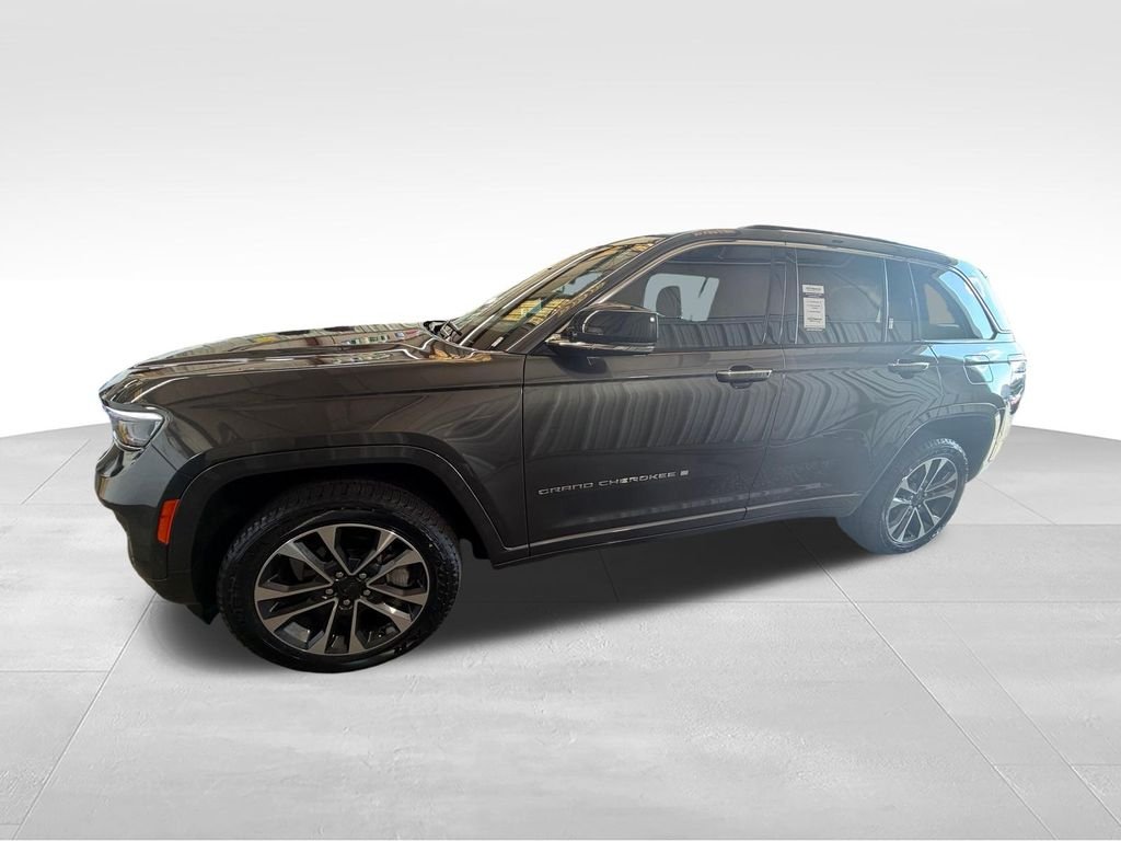 Certified Used 2022 Gray Jeep Overland image 3