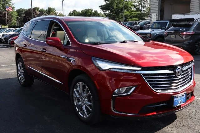 Used 2023 Red Buick Essence image 10