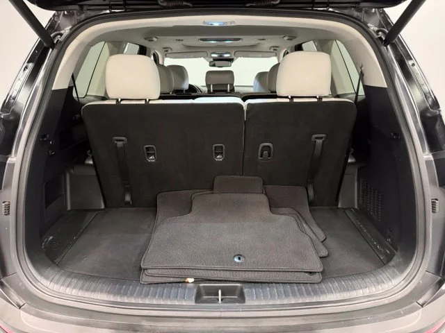 Used 2022 Black Kia EX image 36
