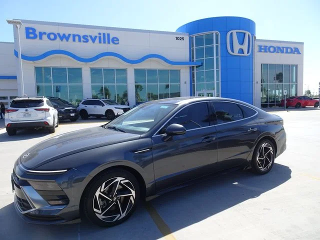 Used 2024 Gray Hyundai SEL image 1