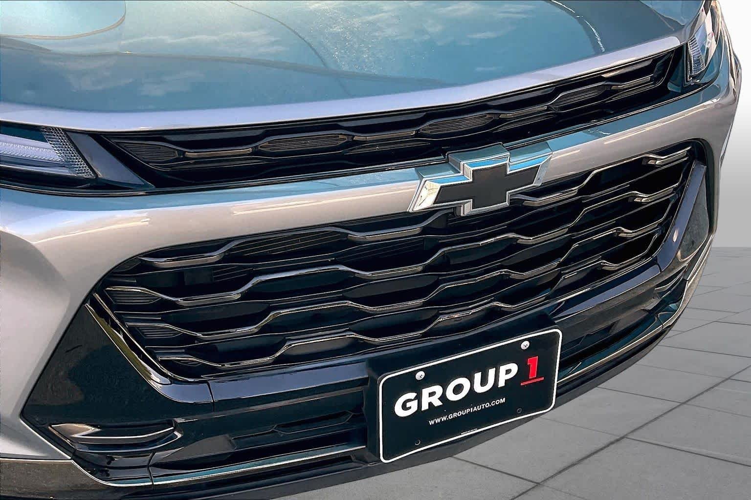 Used 2025 Sterling Gray Metallic Chevrolet ACTIV image 31
