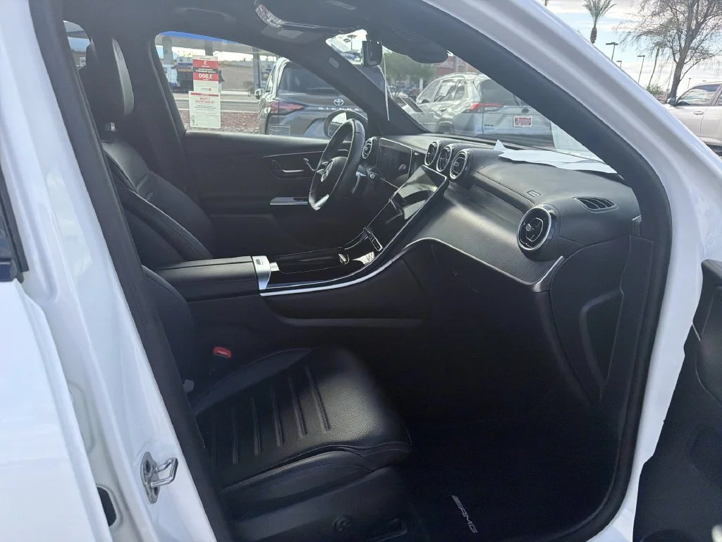 Used 2025  Mercedes-Benz GLC 350e image 28