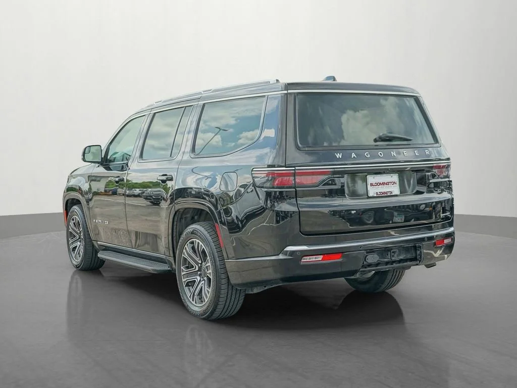 Used 2024 Diamond Black Crystal Pearlcoat Jeep Series II image 6