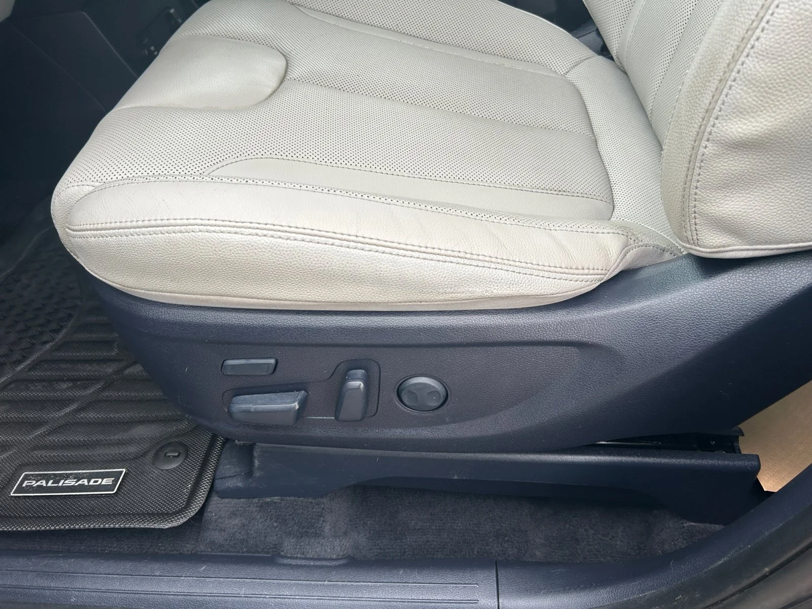 Used 2020 Gray Hyundai Luxury AWD image 15