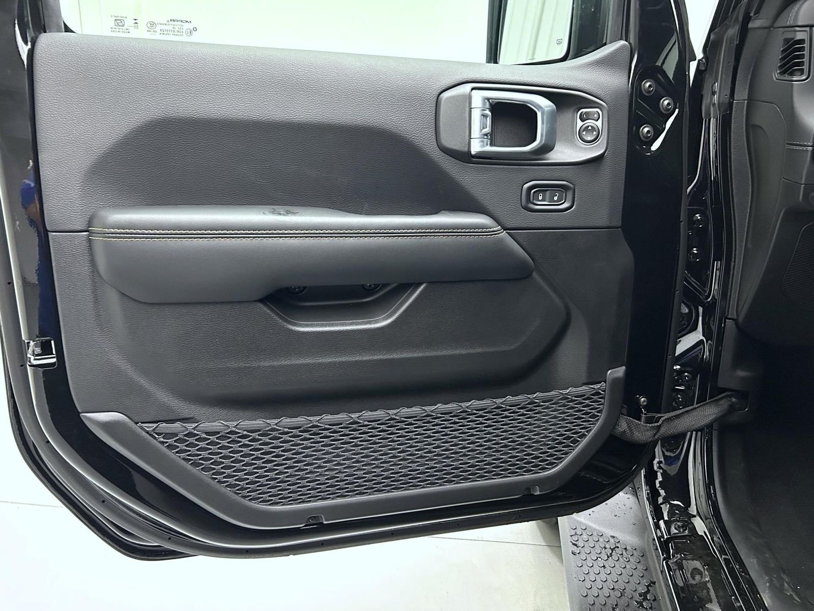 New 2027 Black Clear-Coat Paint Jeep Sahara image 9