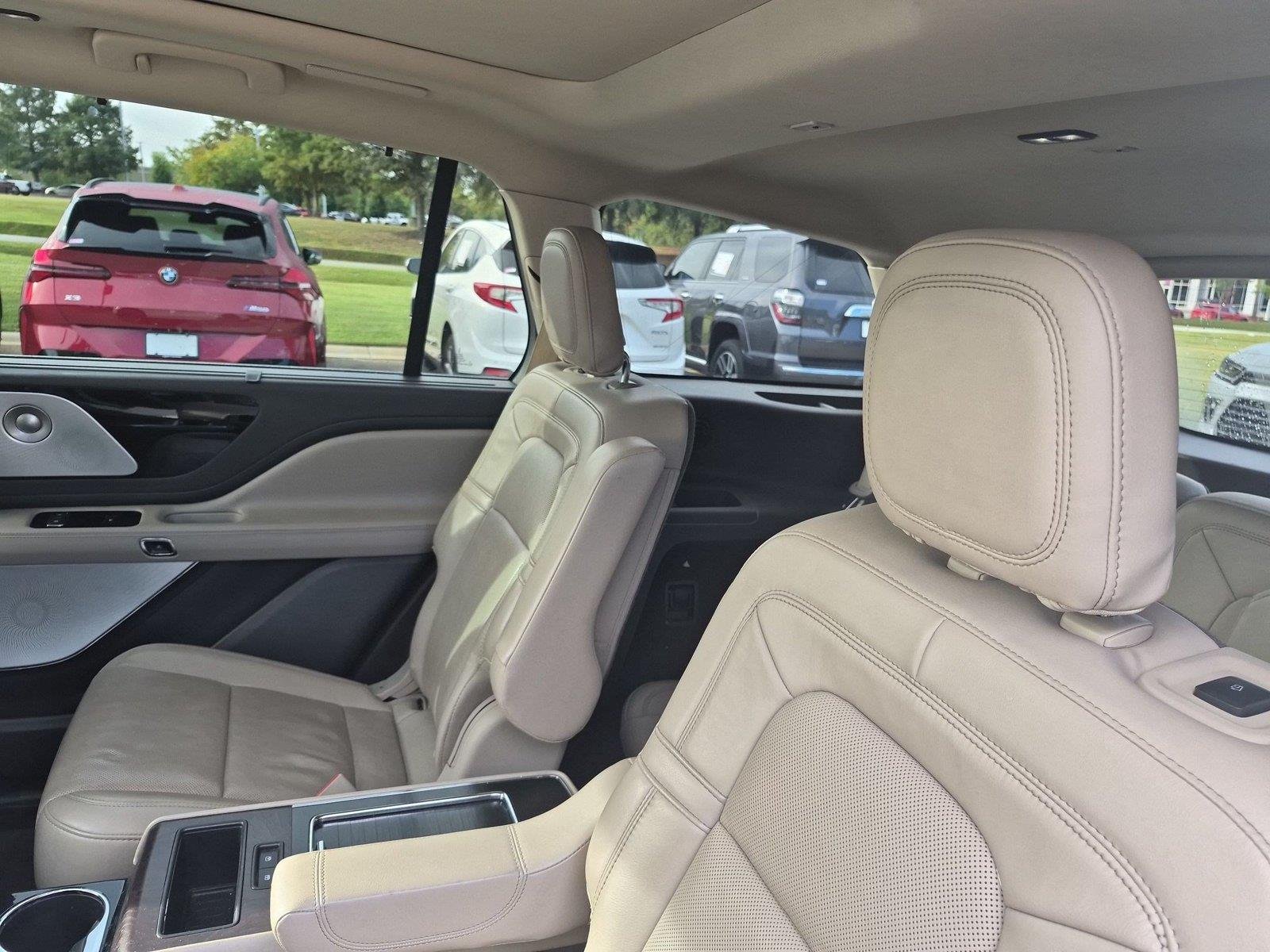 Used 2021 Pristine White Lincoln Reserve image 30