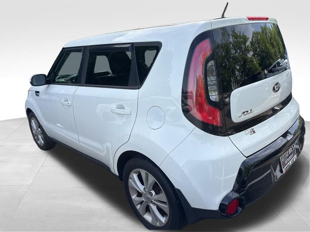 Used 2016 White Kia Plus image 13