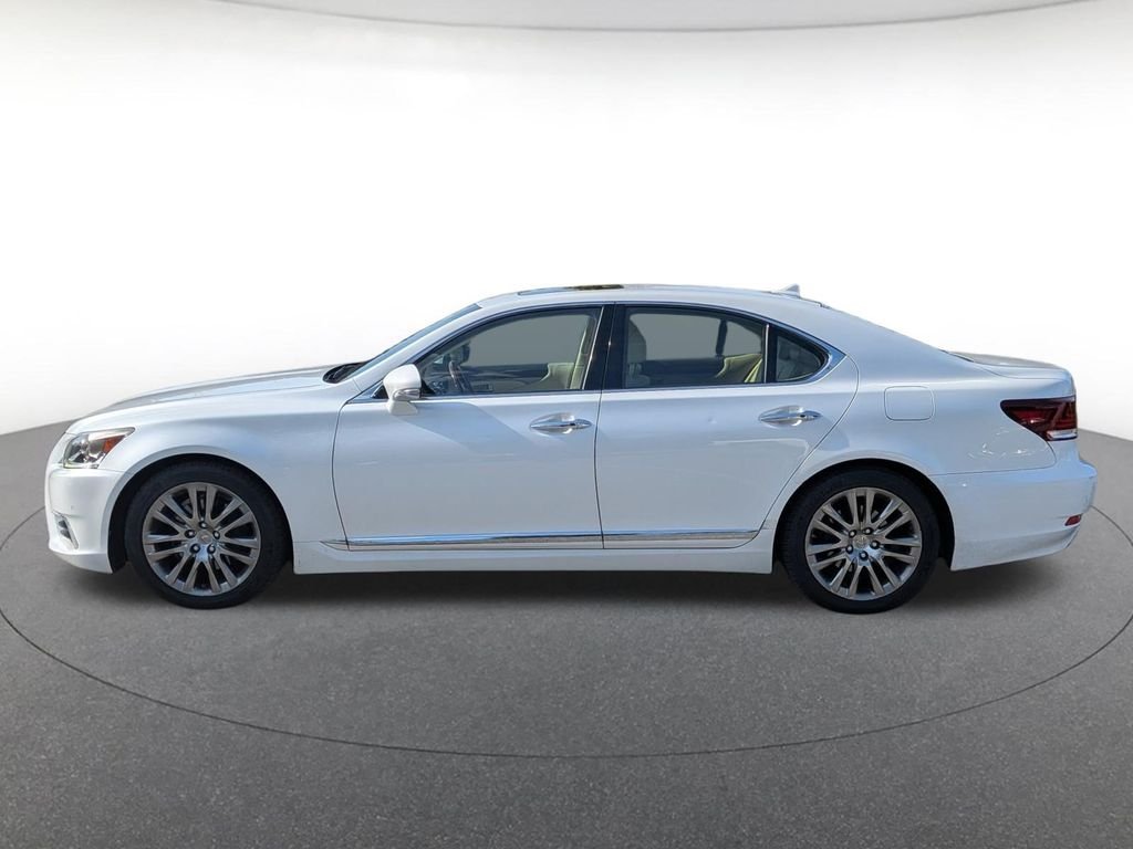 Used 2013  Lexus 460 image 2