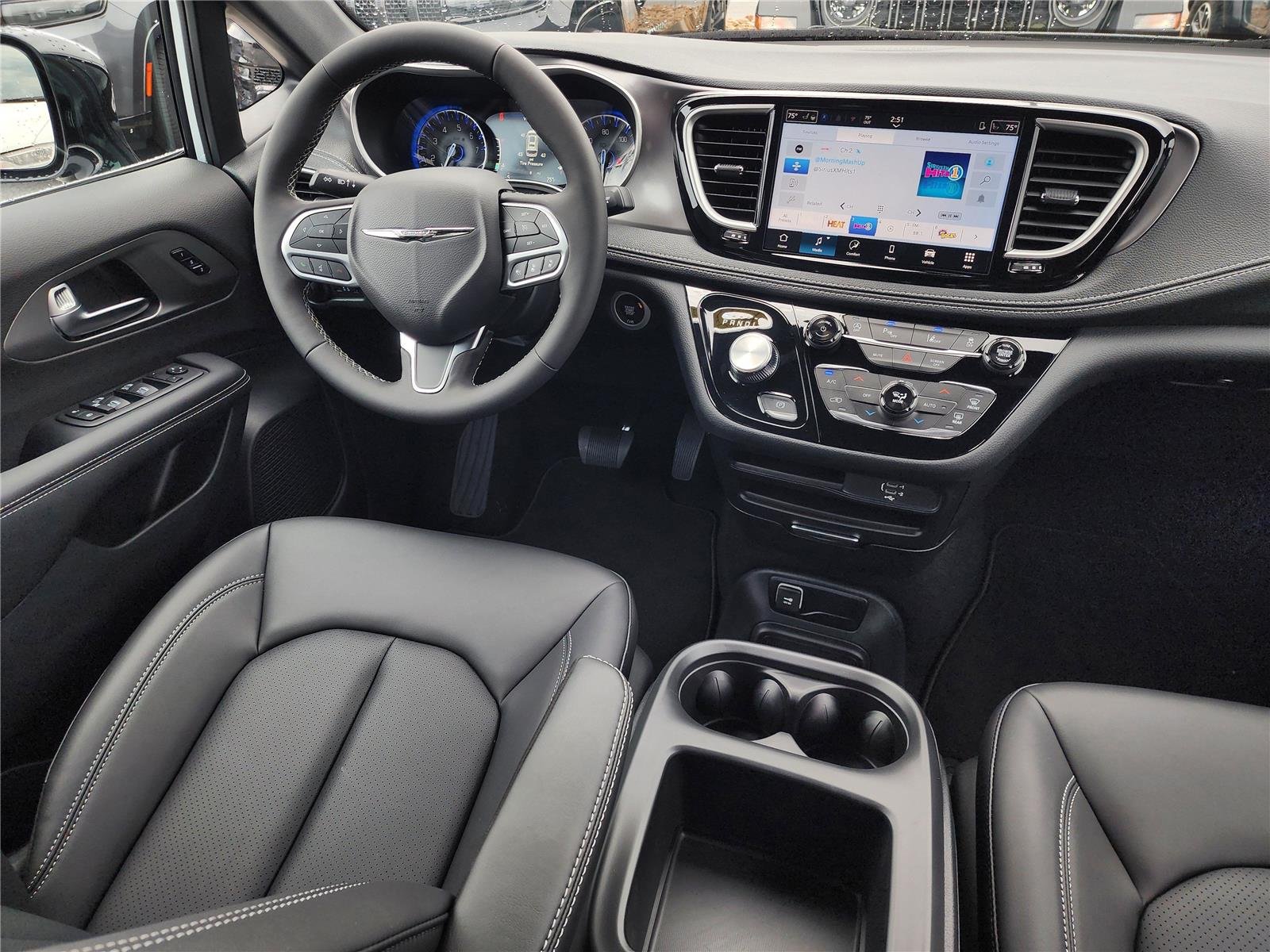 2026 Chrysler Pacifica Select - Photo 10