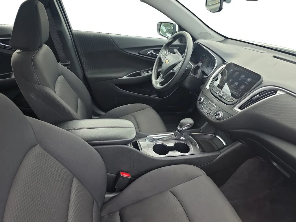 Used 2025 Summit White Chevrolet LT image 24