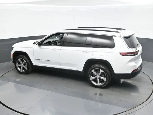 Used 2025 White Jeep Limited image 11