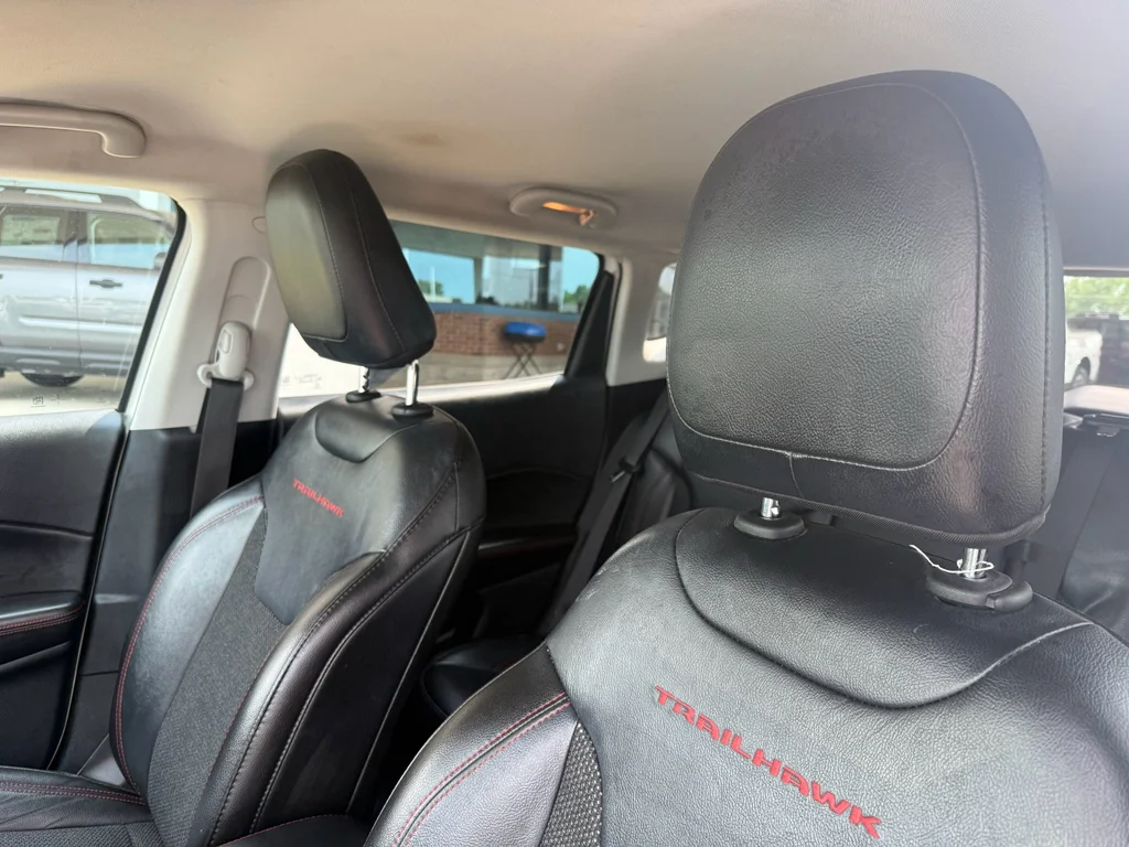 Used 2020 White Clearcoat Jeep Trailhawk image 3