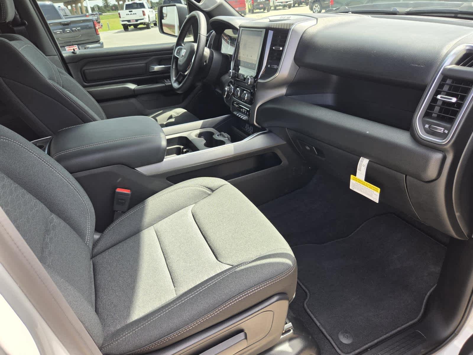 2026 RAM 1500 Express - Photo 9