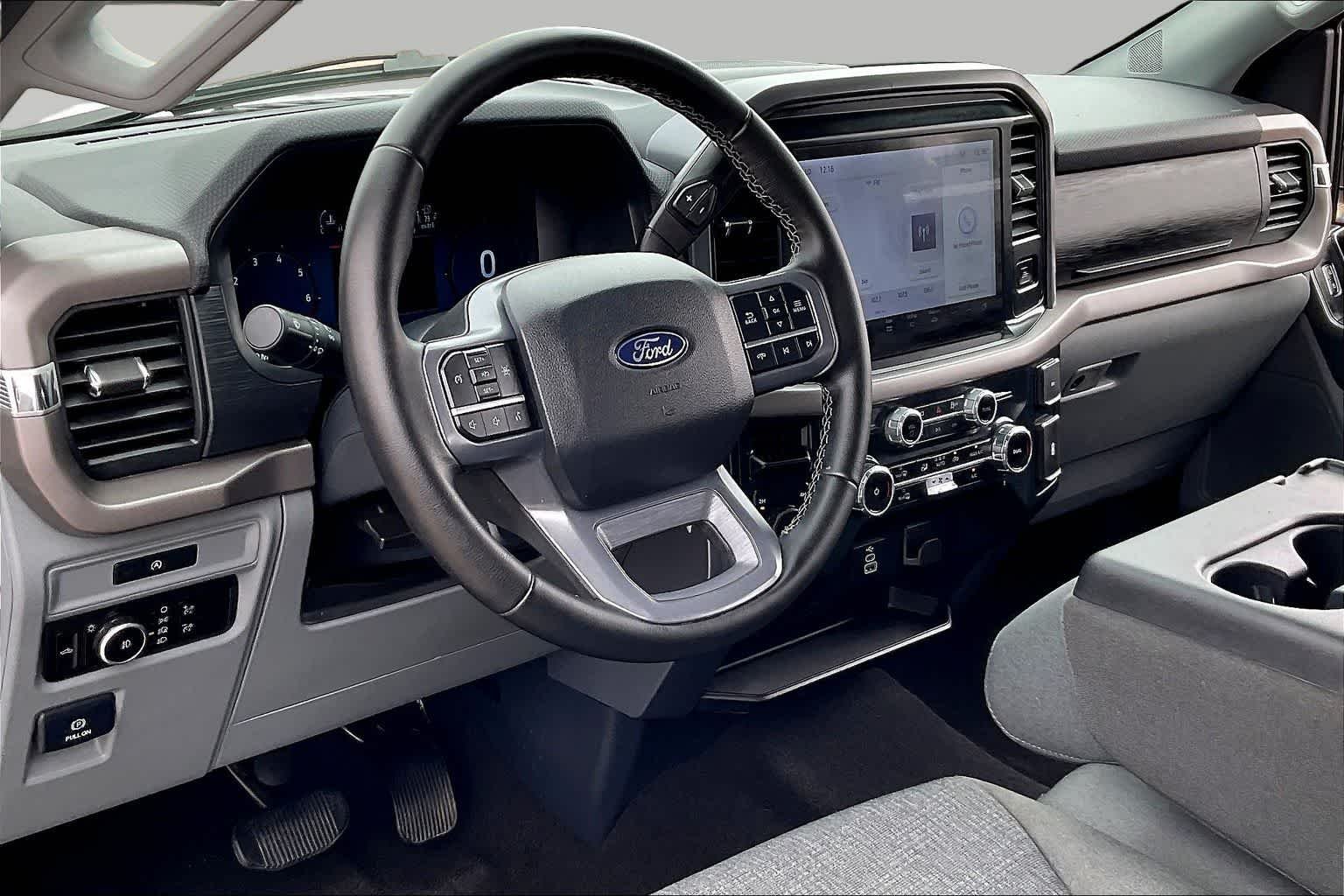 Used 2025 Oxford White Ford XLT image 17