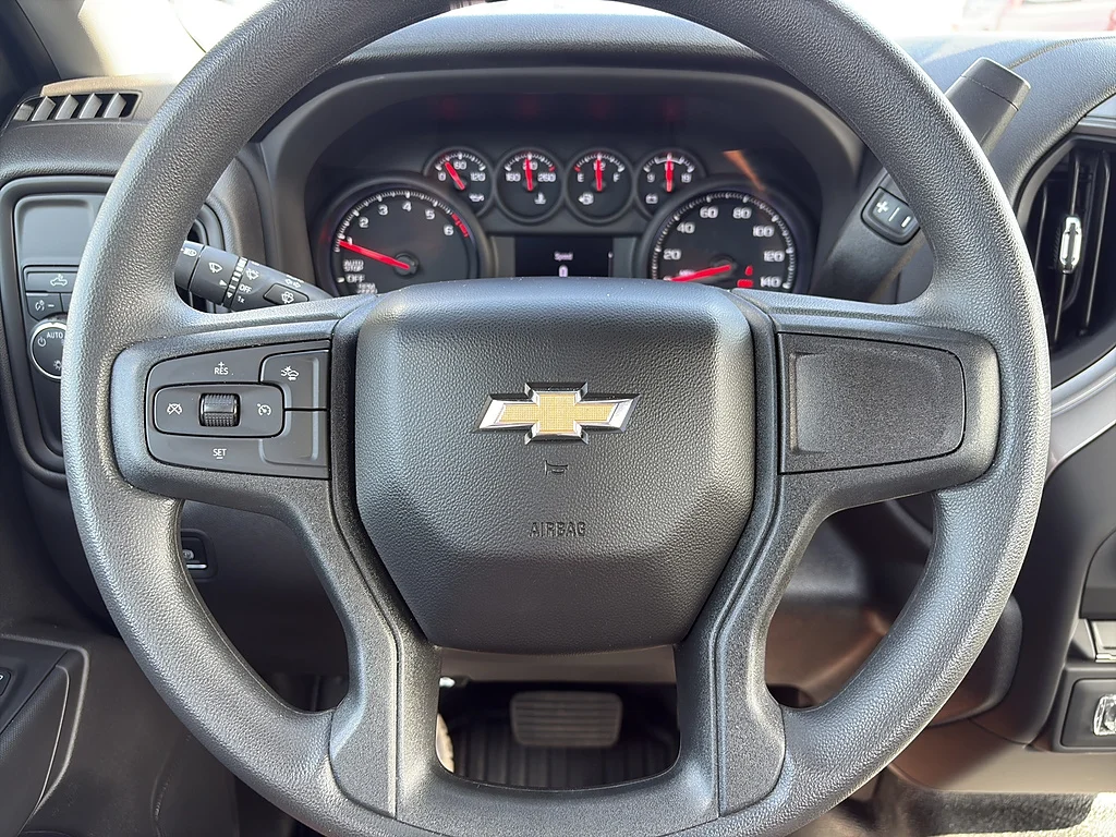 Used 2025 Summit White Chevrolet  image 17