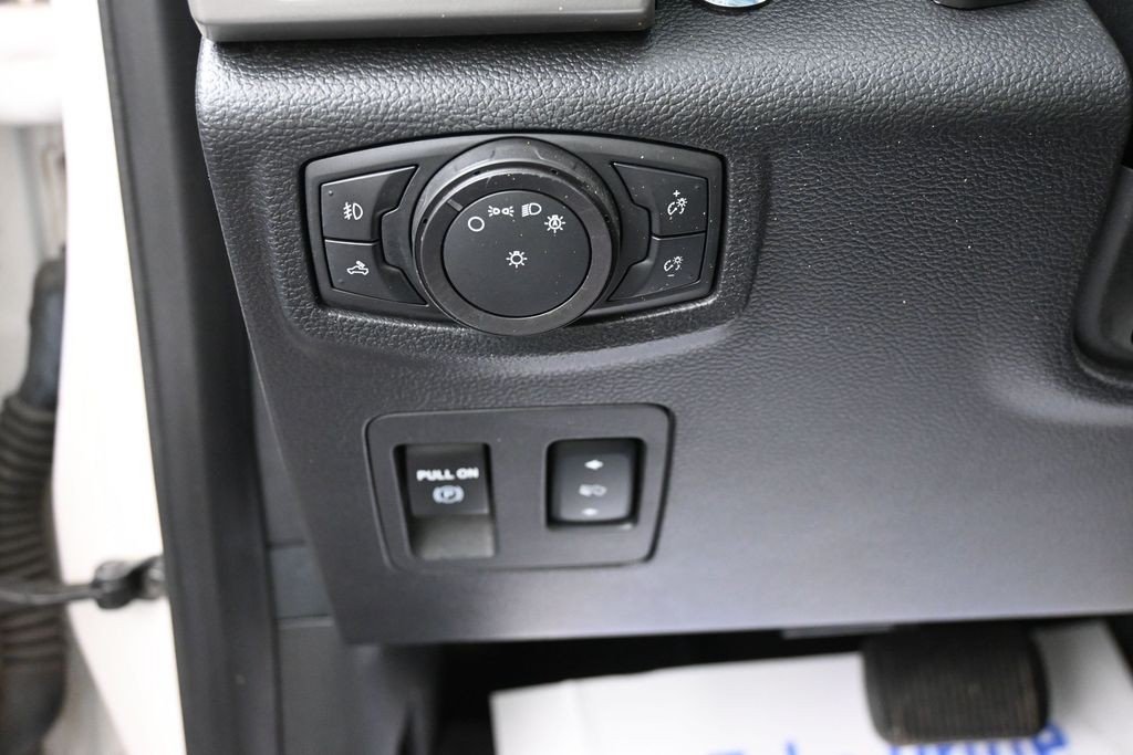 Used 2018 White Platinum Clearcoat Metallic Ford Lariat image 15