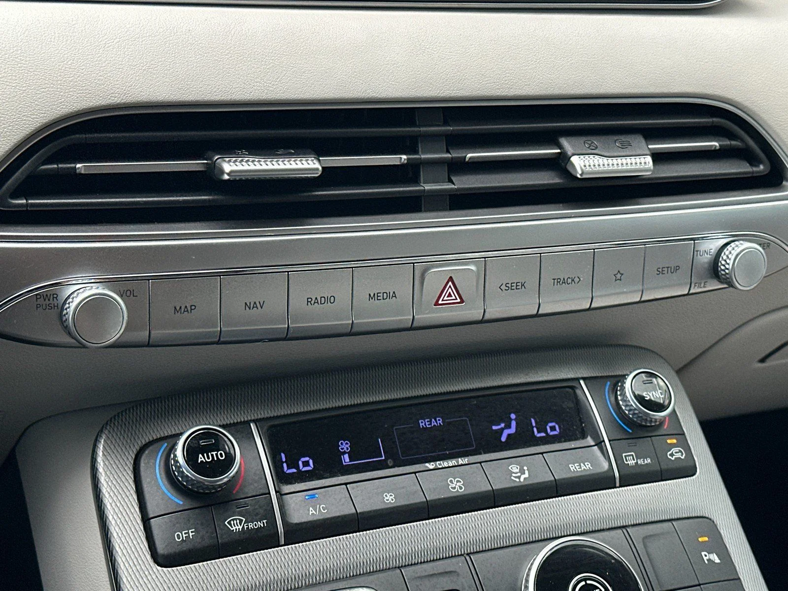 Used 2021 Moonlight Cloud Hyundai SEL image 19