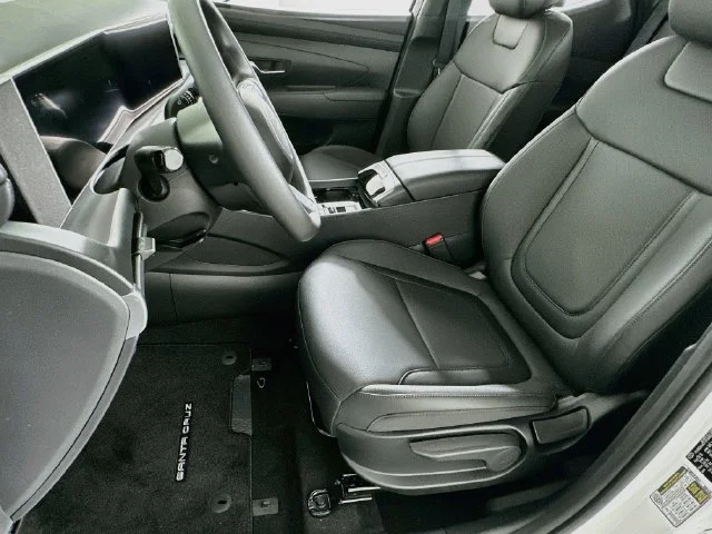 New 2027 White Hyundai SE image 10