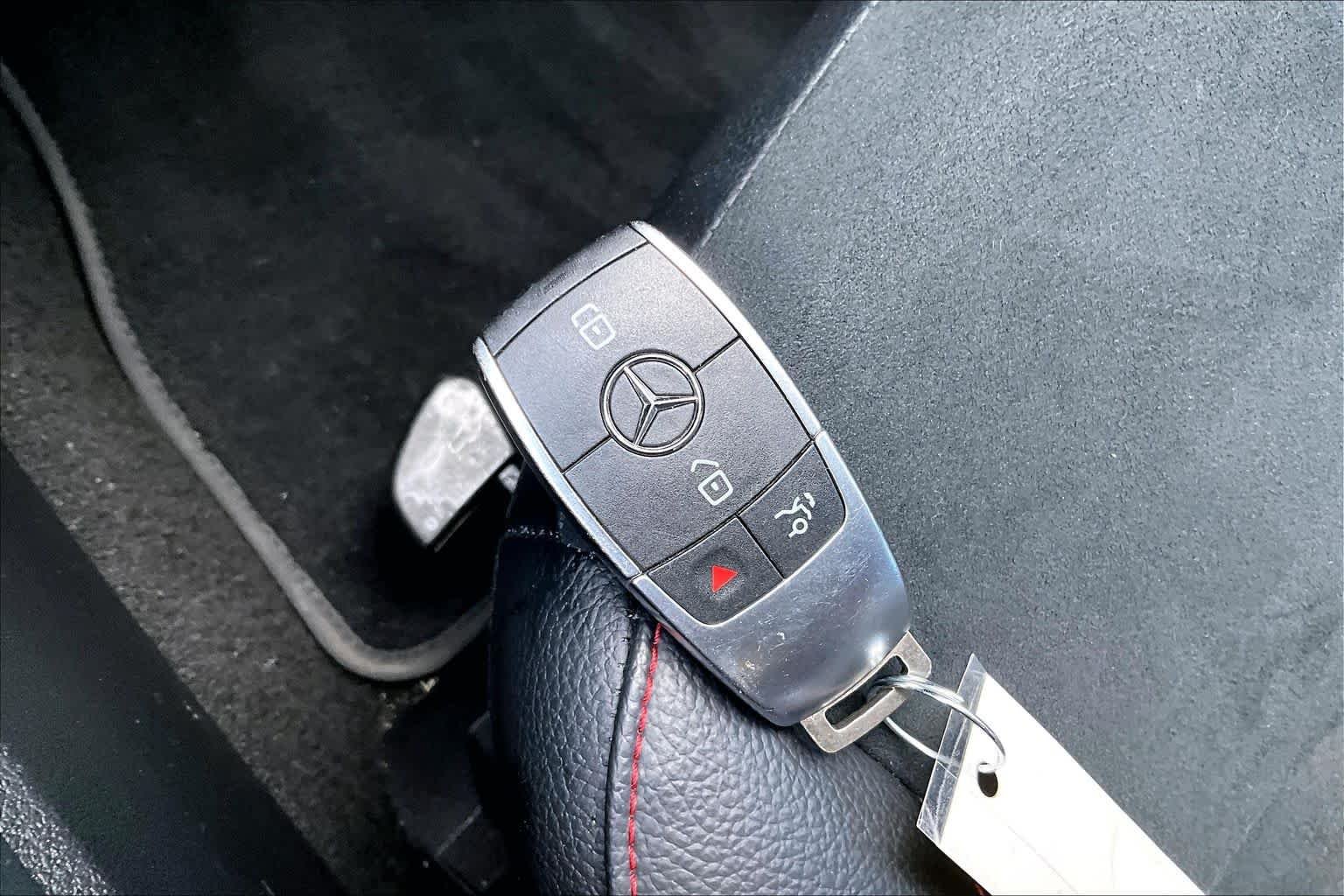 Used 2022 Digital White Metallic Mercedes-Benz CLA 250 image 11