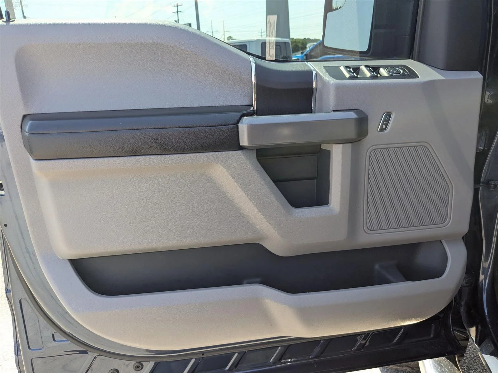 Used 2018 Blue Jeans Metallic Ford XLT image 11