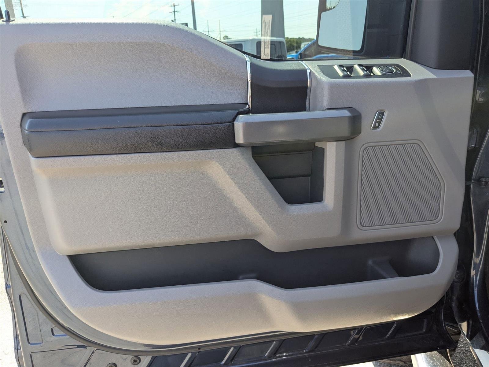 Used 2018 Blue Jeans Metallic Ford XLT image 11