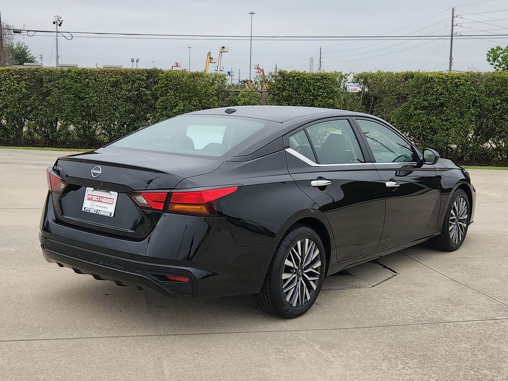 Used 2025 Black Nissan 2.5 SV image 5