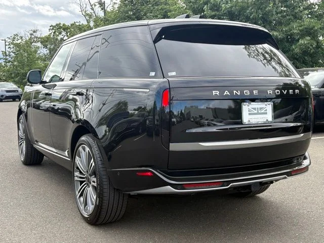New 2026 Santorini Black Land Rover SE image 6