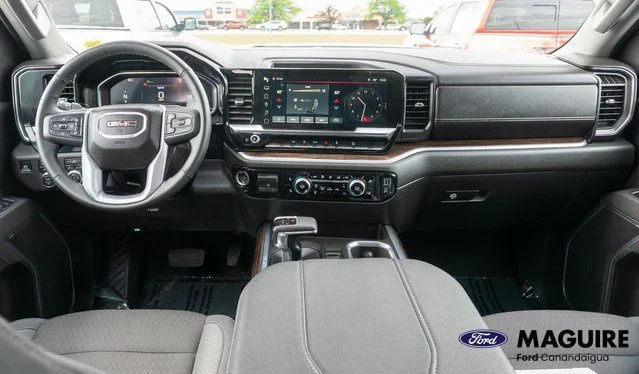 Used 2025 White GMC Elevation image 14