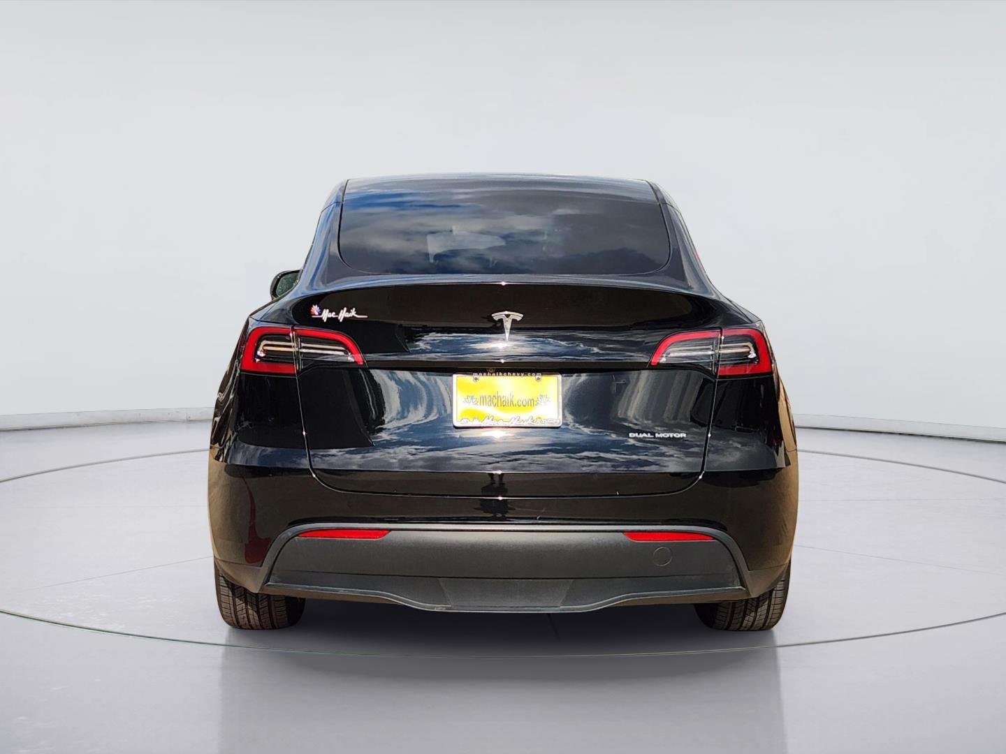 2023 Tesla Model Y photo 6 of 33