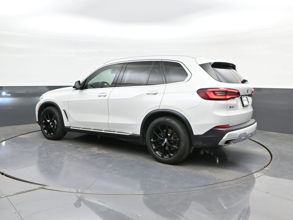 Used 2022 White BMW xDrive40i image 5