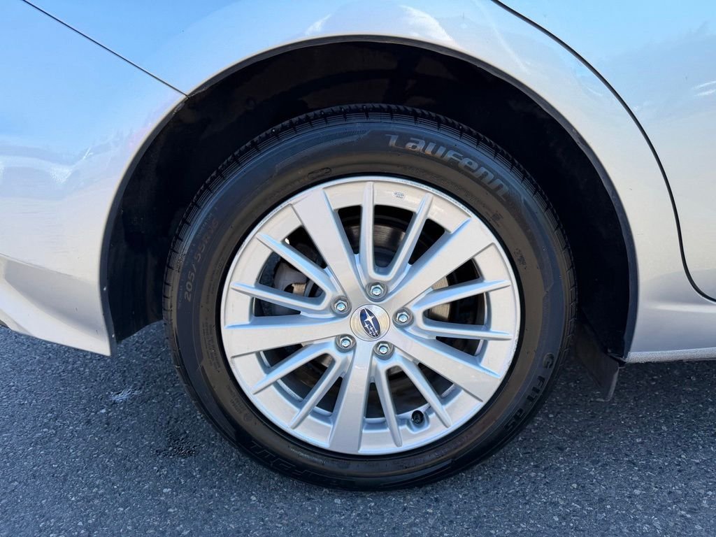 Used 2018 Silver Subaru 2.0i Premium image 9