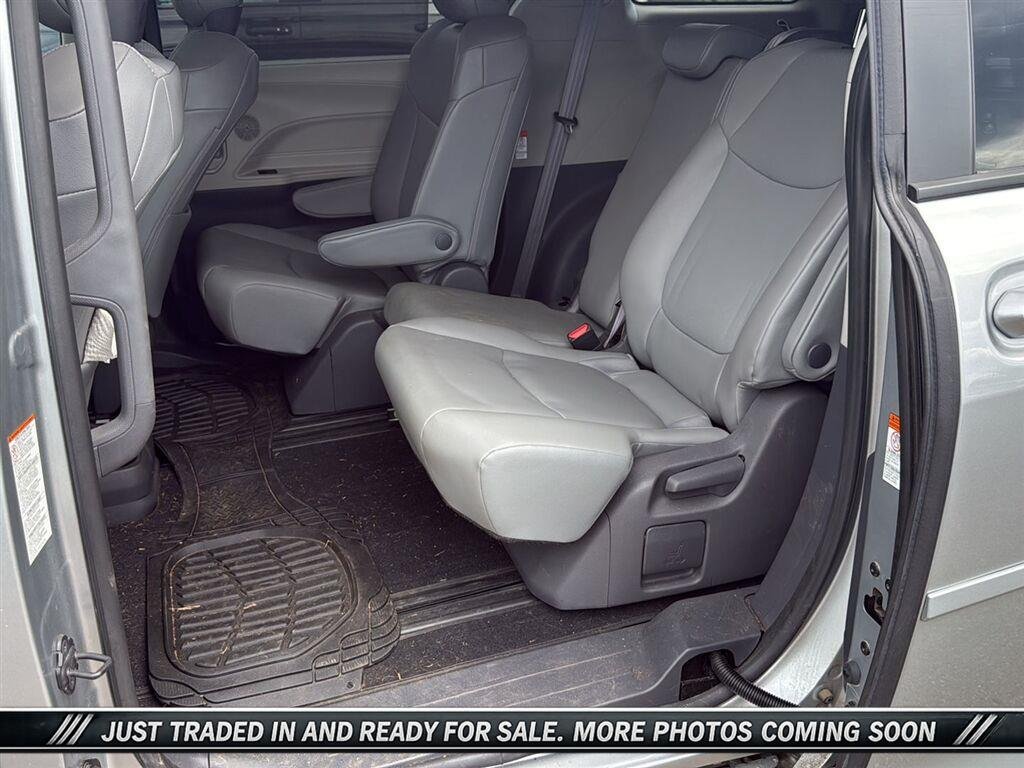 Used 2021  Toyota XLE image 6