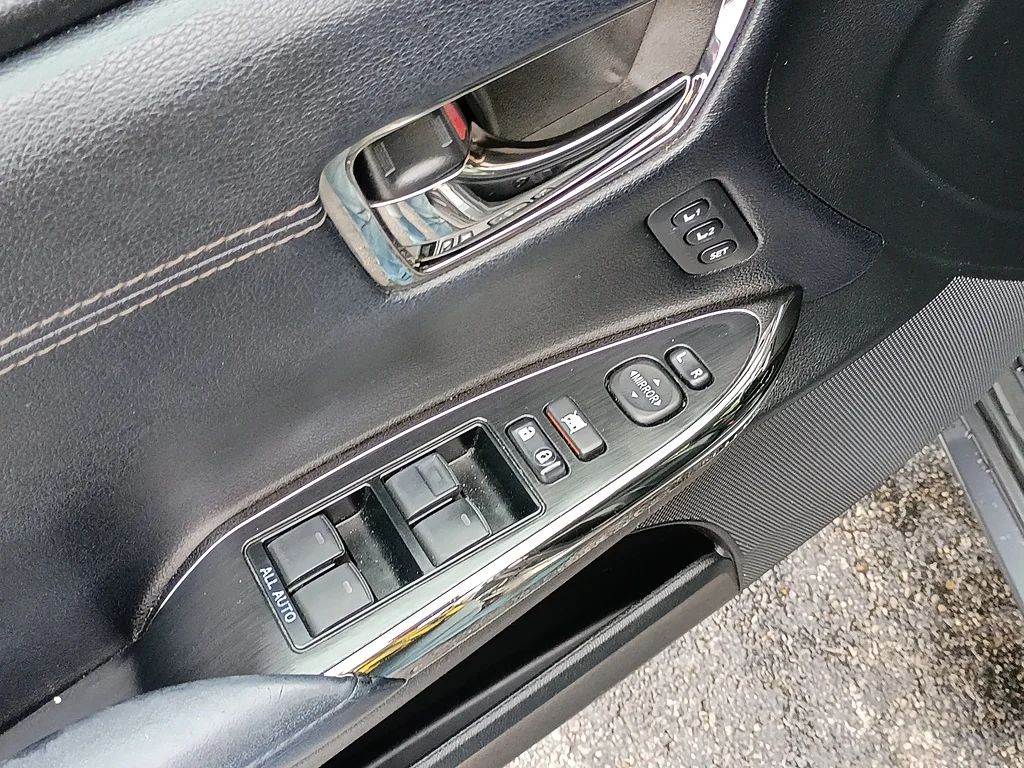 Used 2014 Magnetic Gray Metallic Toyota XLE image 17