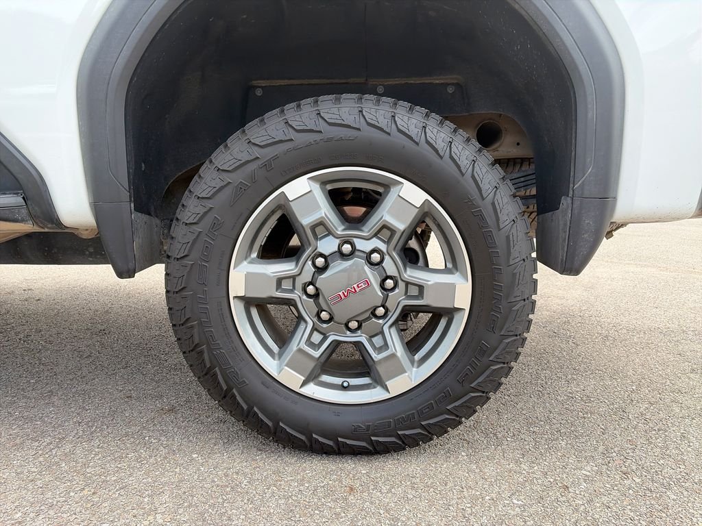 Used 2025 White GMC SLT image 34