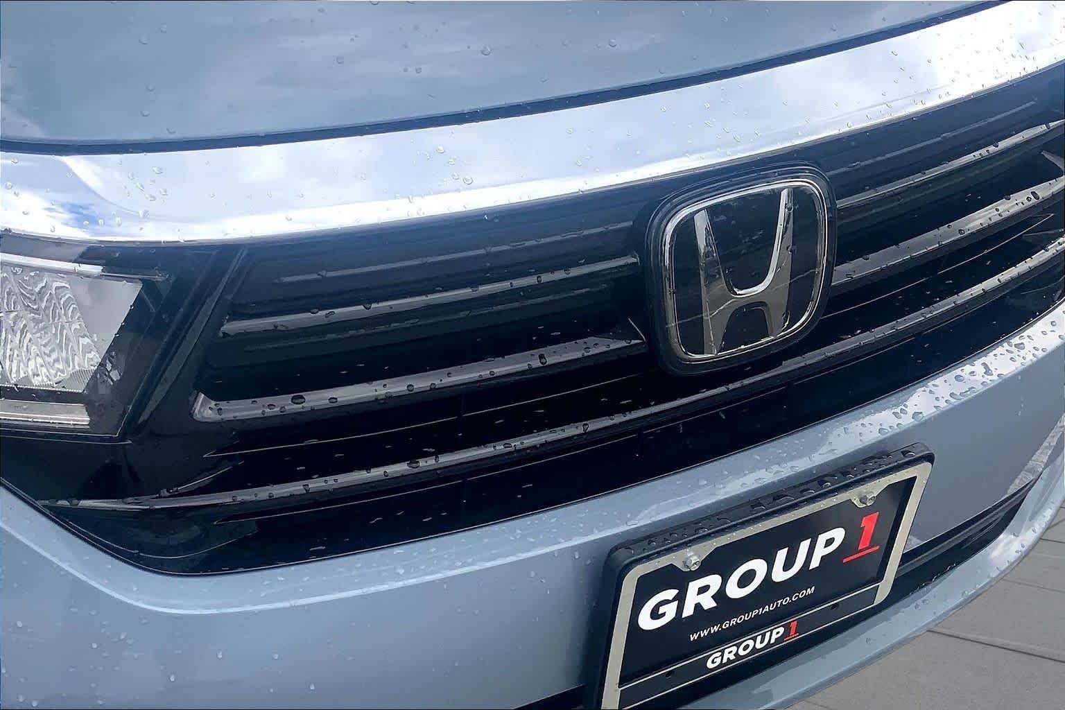 Used 2024 Sonic Gray Pearl Honda Touring image 26