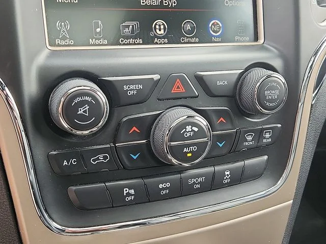 Used 2016 White Jeep Overland image 16