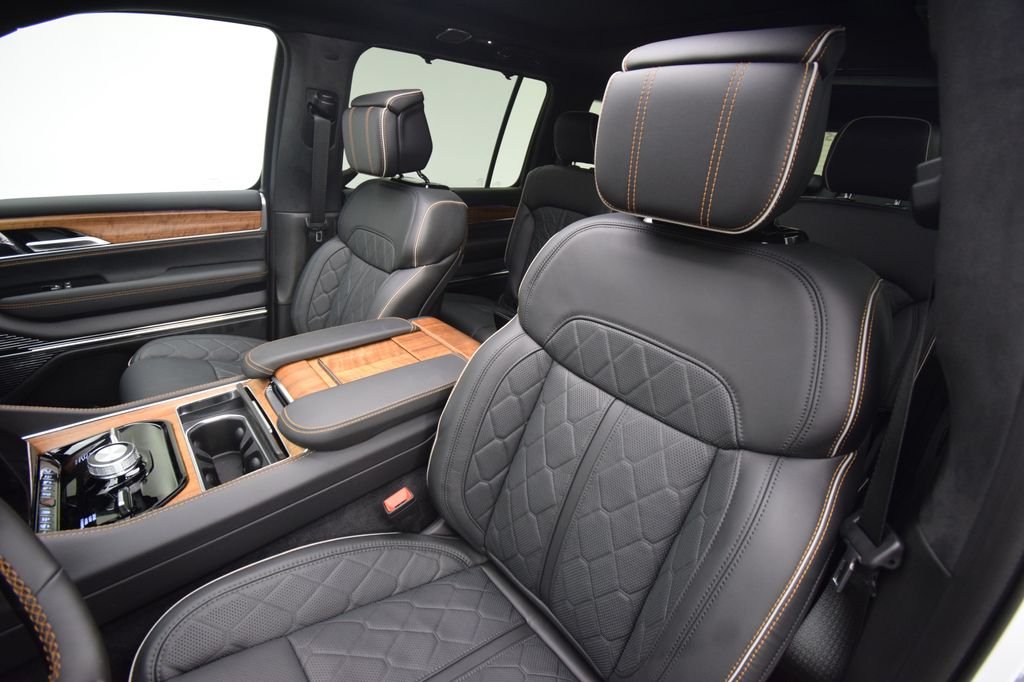 New 2026 Bright White Clearcoat Jeep Summit Reserve image 37